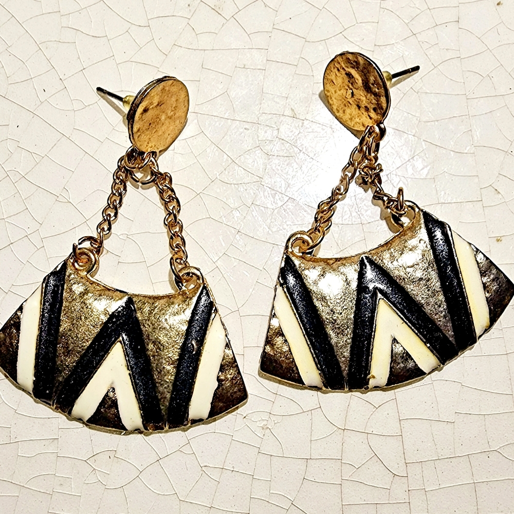 Hammered disk post chain dangle with black white zig zags Avant-garde earrings
